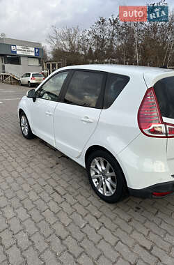 Минивэн Renault Scenic 2011 в 