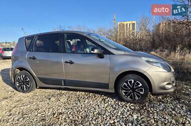 Минивэн Renault Scenic 2009 в 