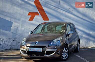 Минивэн Renault Scenic 2010 в 