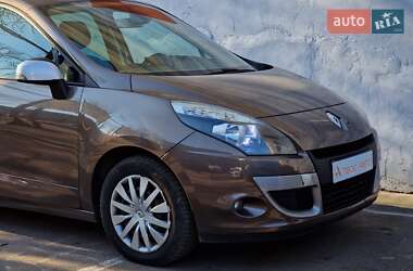 Минивэн Renault Scenic 2010 в 