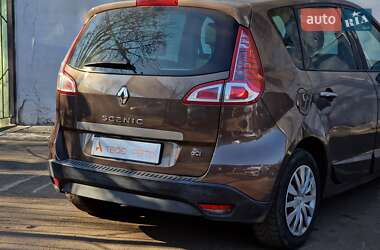 Минивэн Renault Scenic 2010 в 
