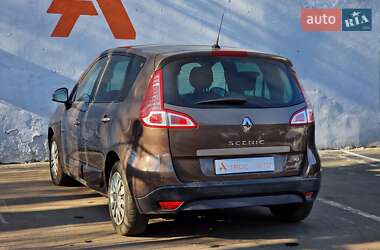Минивэн Renault Scenic 2010 в 