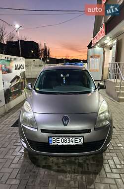 Минивэн Renault Scenic 2011 в 