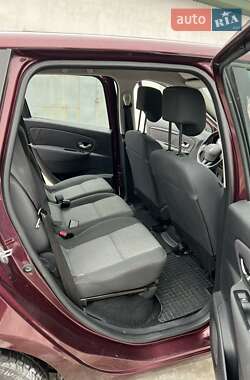 Минивэн Renault Scenic 2013 в 