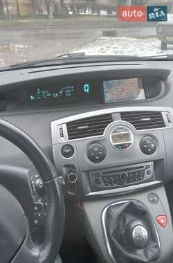 Минивэн Renault Scenic 2009 в 