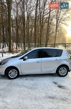 Минивэн Renault Scenic 2012 в 
