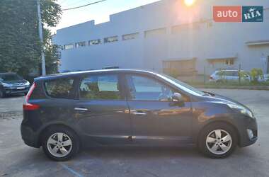 Минивэн Renault Scenic 2009 в 