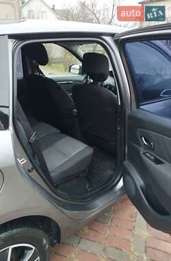 Минивэн Renault Scenic 2013 в 