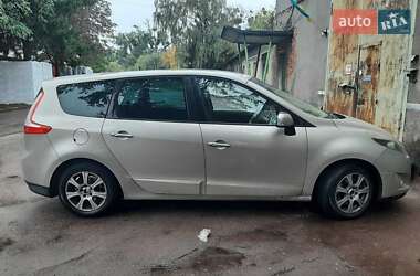 Минивэн Renault Scenic 2009 в 