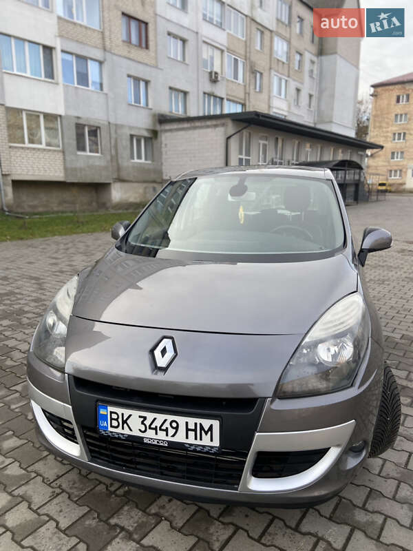 Минивэн Renault Scenic 2011 в Дубно