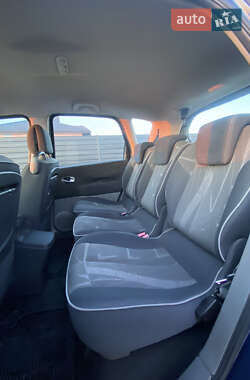 Минивэн Renault Scenic 2003 в 