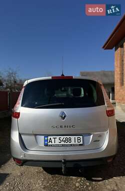 Минивэн Renault Scenic 2011 в 