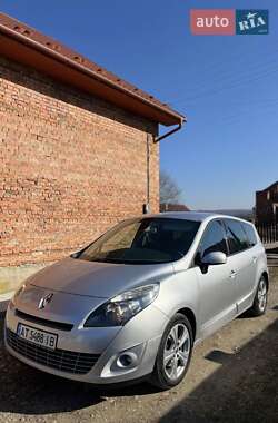 Минивэн Renault Scenic 2011 в 