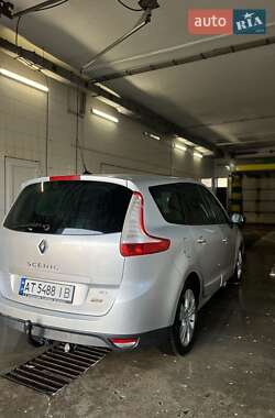 Минивэн Renault Scenic 2011 в 