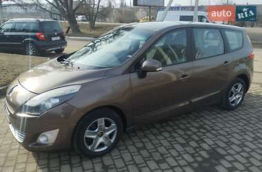 Минивэн Renault Scenic 2011 в 