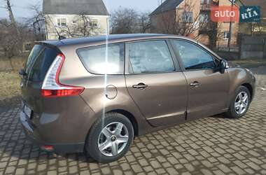 Минивэн Renault Scenic 2011 в 