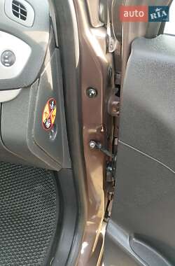 Минивэн Renault Scenic 2011 в 