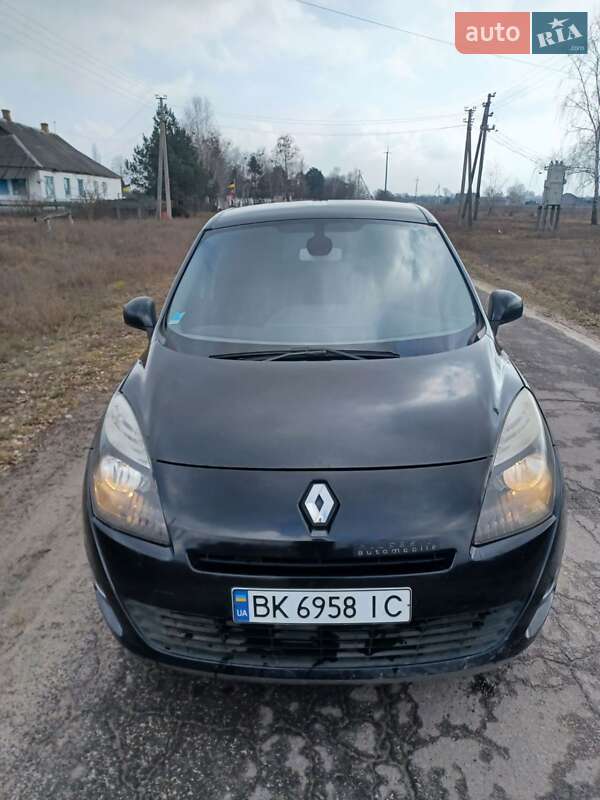 Минивэн Renault Scenic 2011 в 