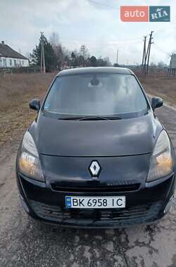 Минивэн Renault Scenic 2011 в 
