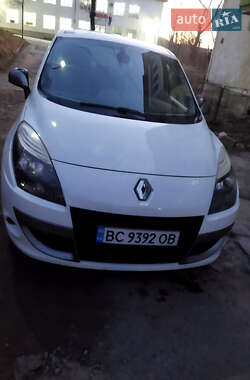 Минивэн Renault Scenic 2011 в 