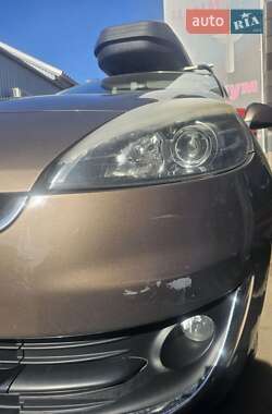 Минивэн Renault Scenic 2012 в 