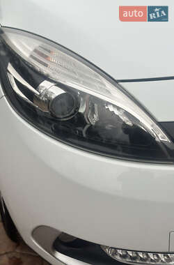 Минивэн Renault Scenic 2015 в 
