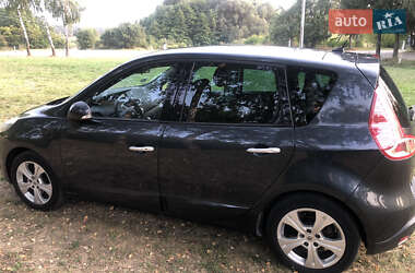 Минивэн Renault Scenic 2011 в 