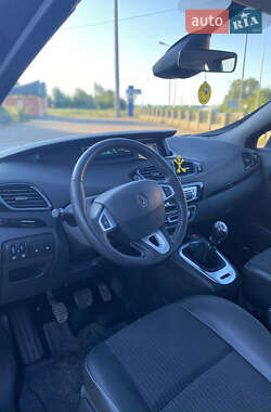 Минивэн Renault Scenic 2012 в 