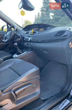 Минивэн Renault Scenic 2012 в 