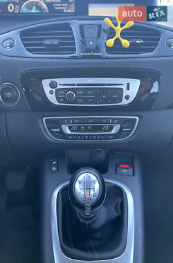 Минивэн Renault Scenic 2012 в 