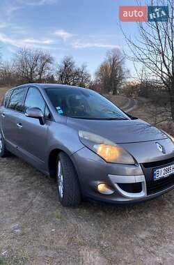 Минивэн Renault Scenic 2010 в 