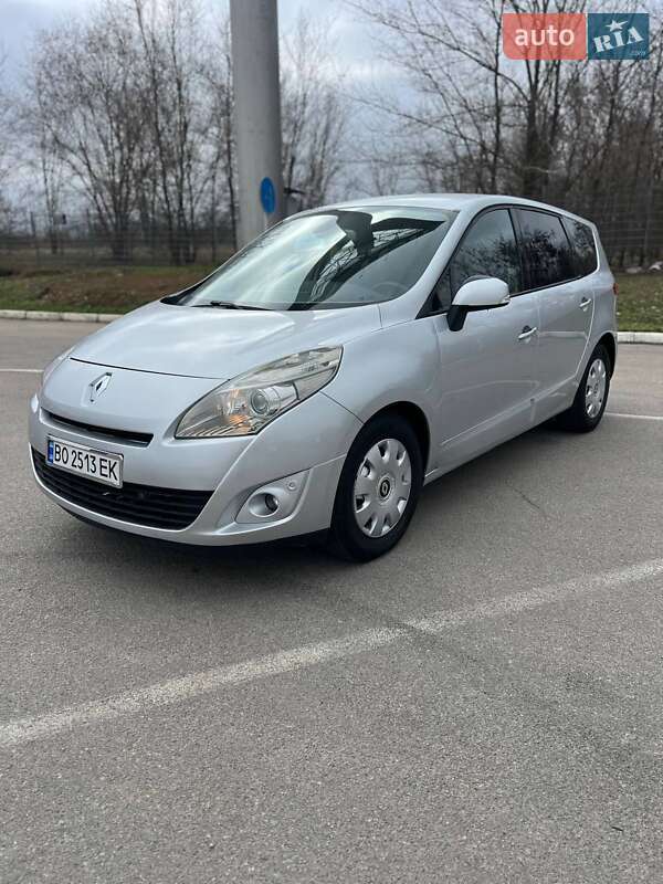 Минивэн Renault Scenic 2010 в 