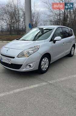 Минивэн Renault Scenic 2010 в 
