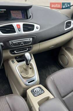 Минивэн Renault Scenic 2010 в 