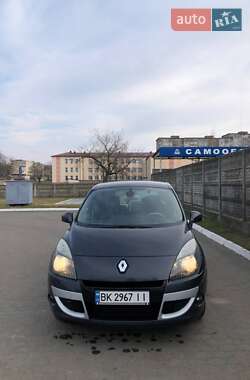 Минивэн Renault Scenic 2010 в 