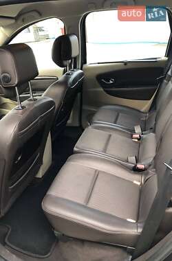 Минивэн Renault Scenic 2010 в 
