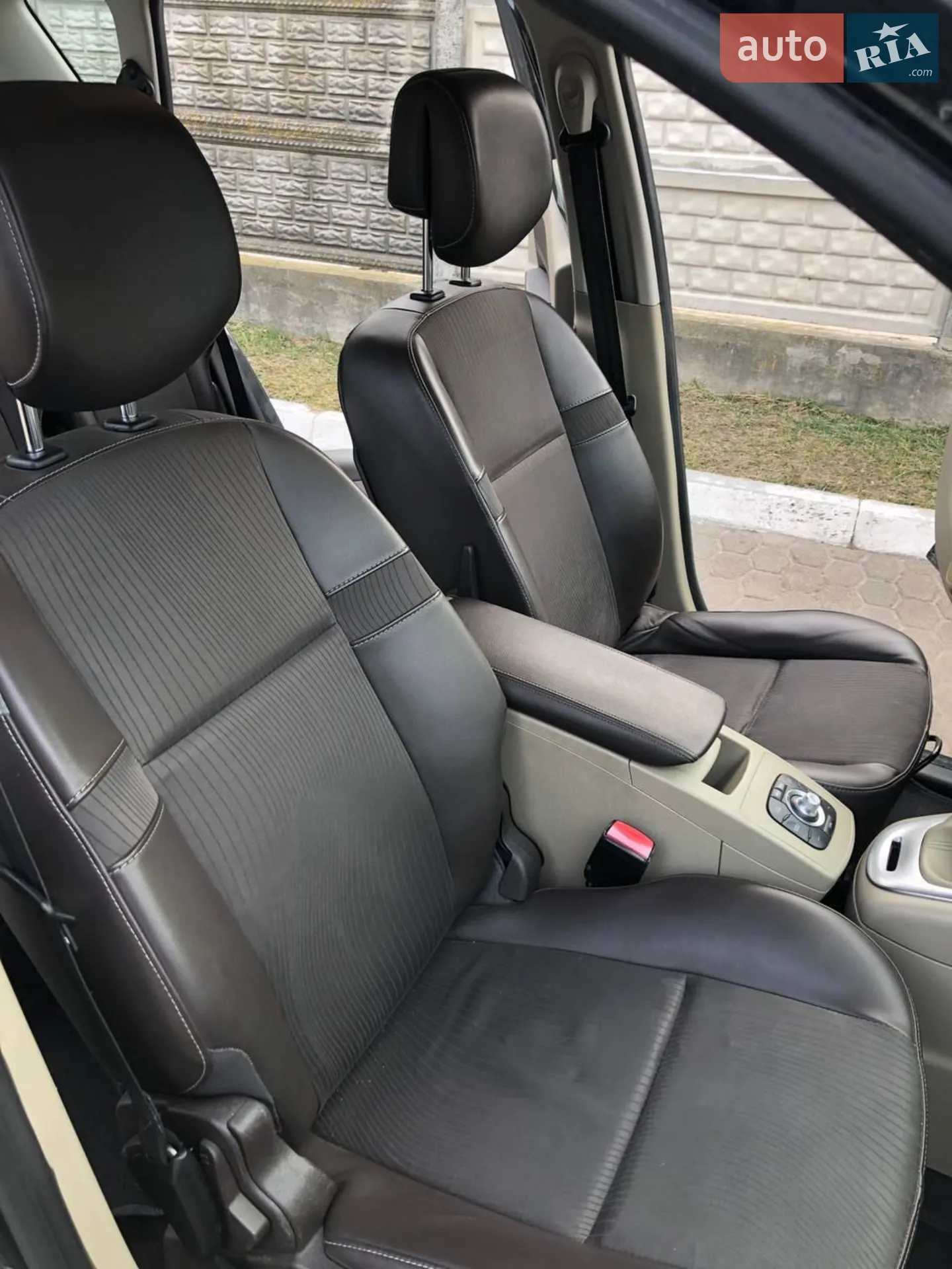 2010 Renault Scenic - мініатюра 17