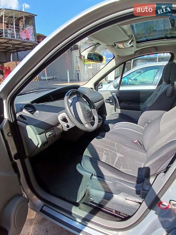 Минивэн Renault Scenic 2005 в Ахтырке