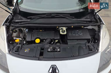 Минивэн Renault Scenic 2009 в 