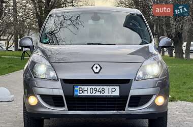 Минивэн Renault Scenic 2011 в 