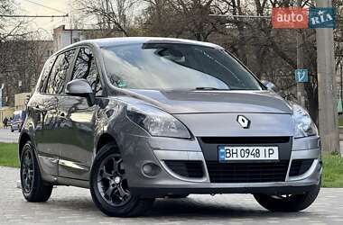 Минивэн Renault Scenic 2011 в 