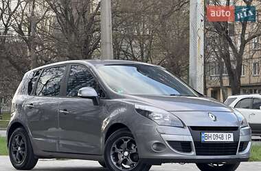 Минивэн Renault Scenic 2011 в 