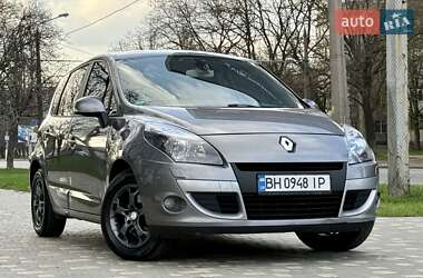 Минивэн Renault Scenic 2011 в 