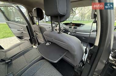 Минивэн Renault Scenic 2011 в 