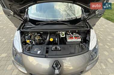 Минивэн Renault Scenic 2011 в 