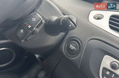 Минивэн Renault Scenic 2010 в 