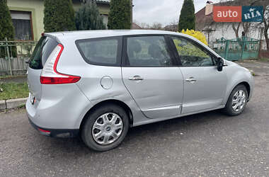 Минивэн Renault Scenic 2011 в 