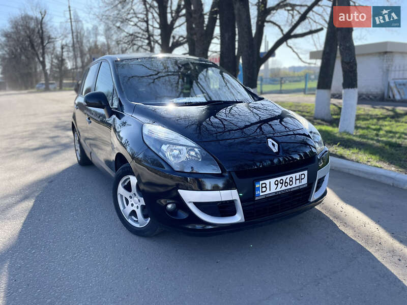 Минивэн Renault Scenic 2011 в 
