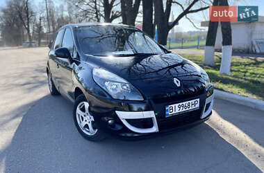 Минивэн Renault Scenic 2011 в 