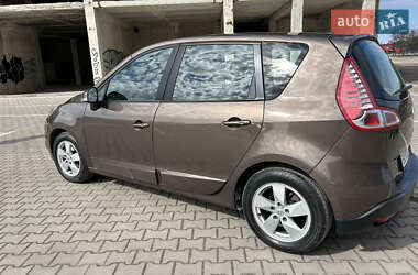 Минивэн Renault Scenic 2011 в 